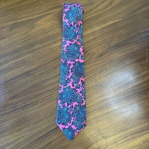Vintage Gant Pink Pasley Mens Tie Silk Made In USA Blue Black